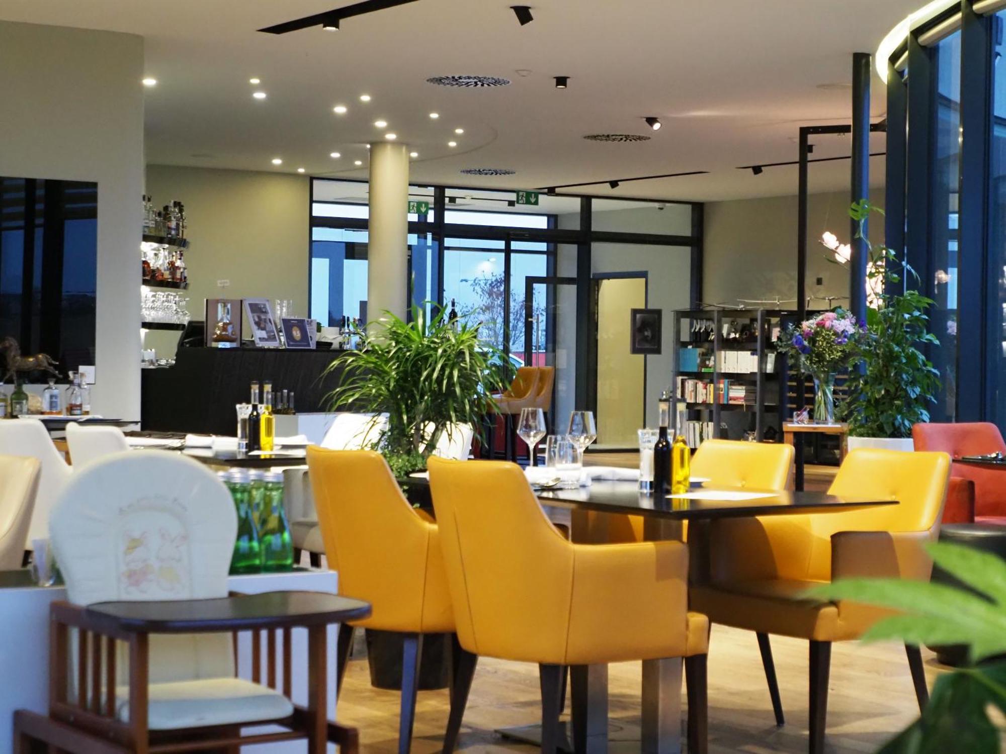 Mg Restaurace/Luxury Apartments Mladá Boleslav Екстериор снимка