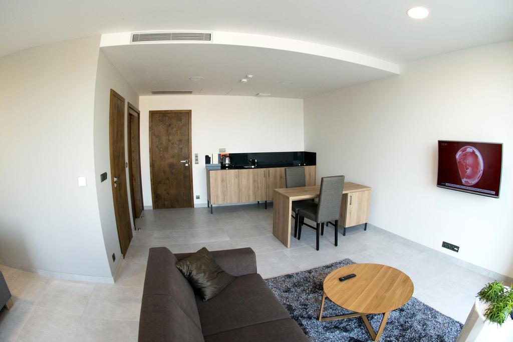Mg Restaurace/Luxury Apartments Mladá Boleslav Екстериор снимка