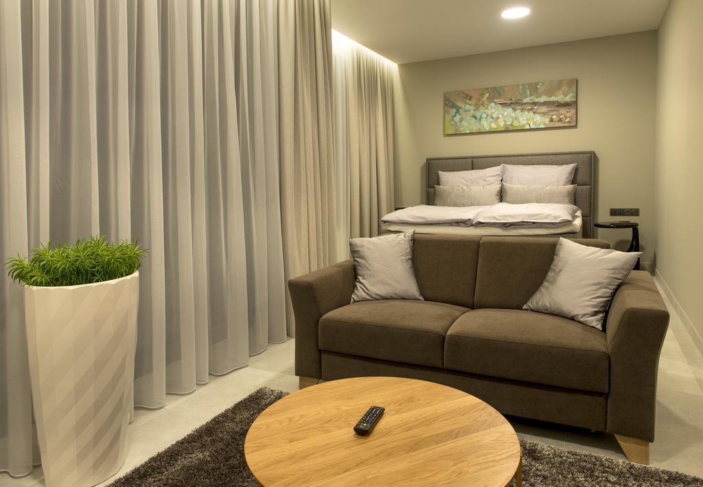 Mg Restaurace/Luxury Apartments Mladá Boleslav Екстериор снимка