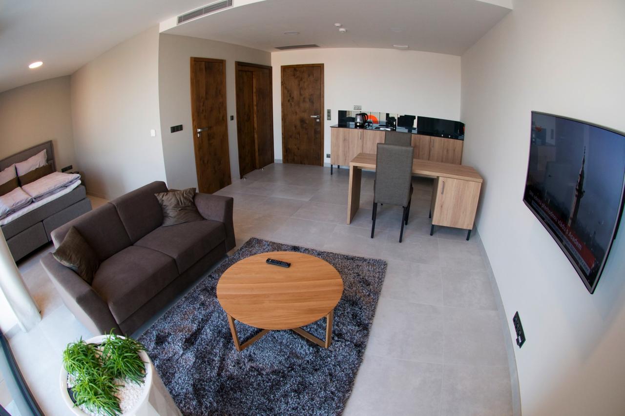 Mg Restaurace/Luxury Apartments Mladá Boleslav Екстериор снимка