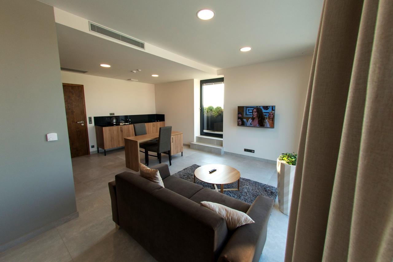 Mg Restaurace/Luxury Apartments Mladá Boleslav Екстериор снимка