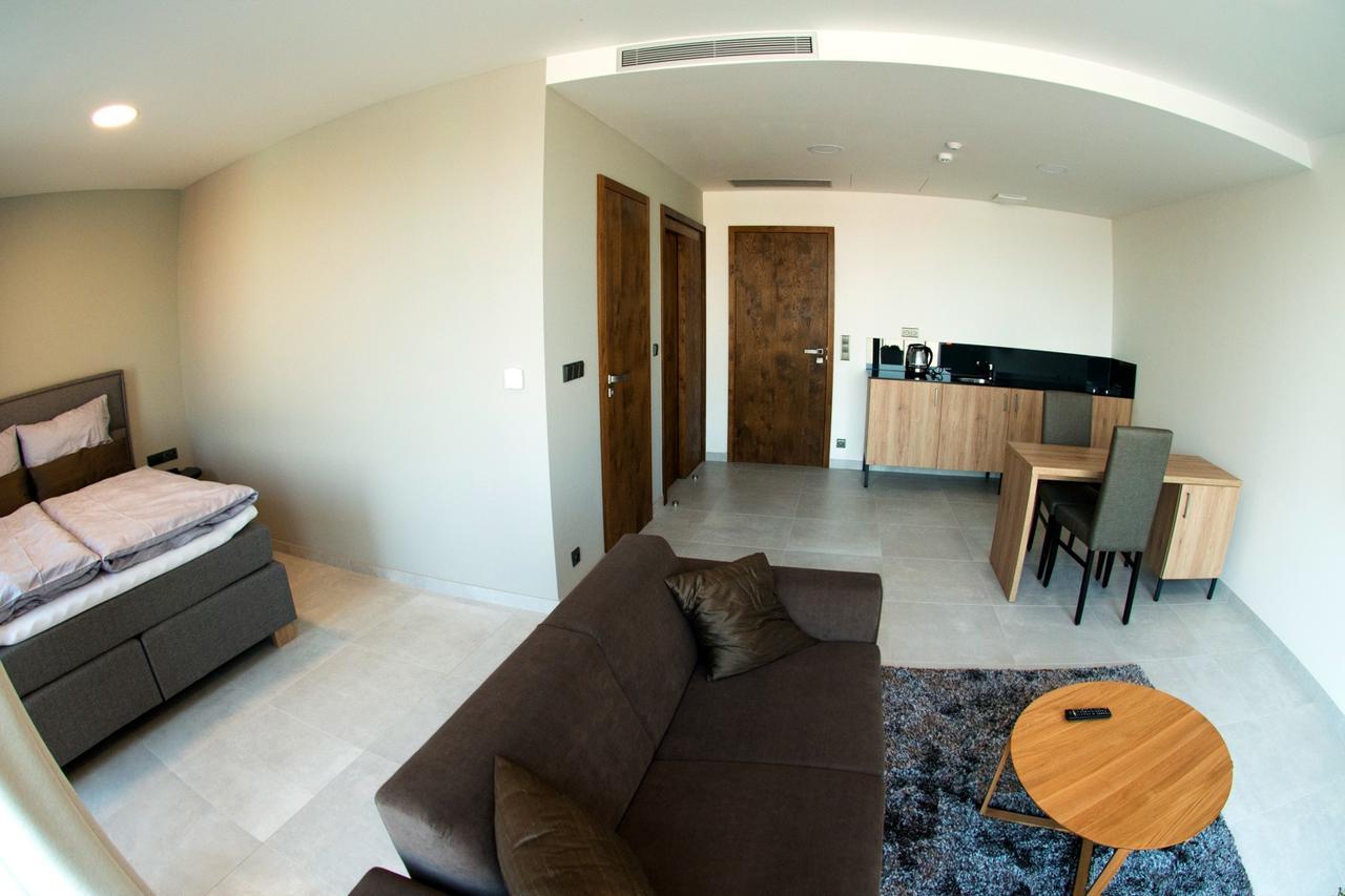 Mg Restaurace/Luxury Apartments Mladá Boleslav Екстериор снимка