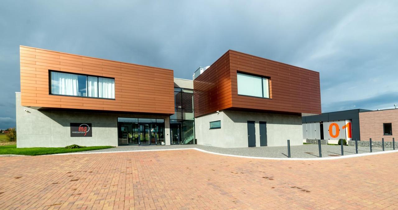 Mg Restaurace/Luxury Apartments Mladá Boleslav Екстериор снимка
